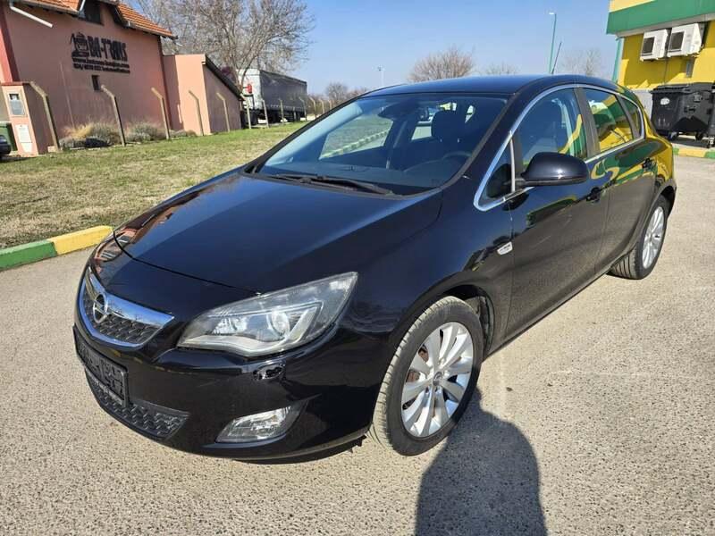 Opel Astra J 2010 - 1