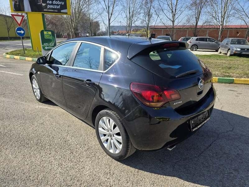 Opel Astra J 2010 - 5